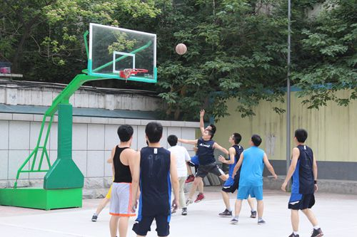 “庆祝建院50周年员工篮球联赛”正式开赛