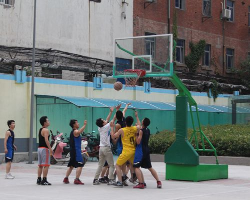 “庆祝建院50周年员工篮球联赛”正式开赛