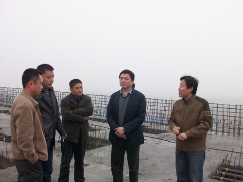 張偉中副總經(jīng)理赴鄭州黃河公鐵兩用橋分建段總監(jiān)辦檢查指導(dǎo)工作 