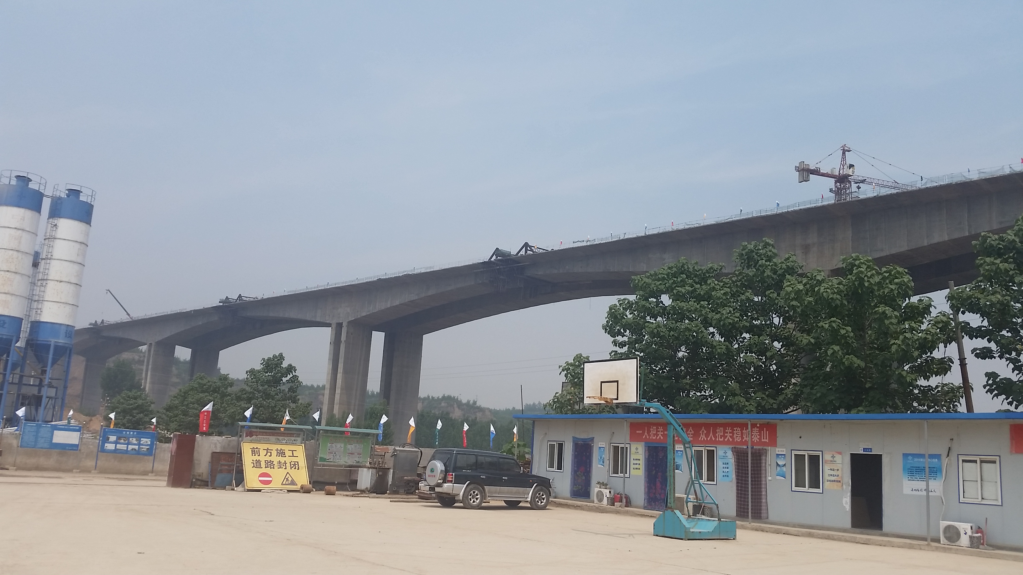 弘农涧河特大桥顺利合龙