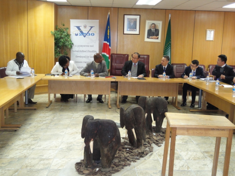 援纳米比亚新机场公路考察项目组如期抵达考察工作全面展开/ 援纳米比亚新机场公路考察项目组如期抵达考察工作全面展开