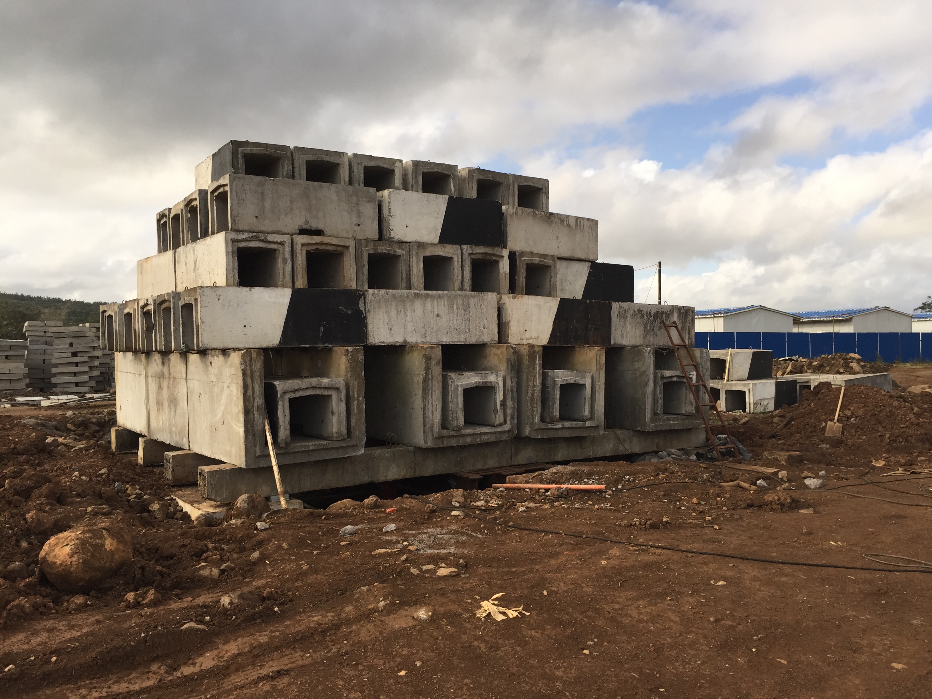 检测加固公司毛里求斯凡尔登泰瑞罗杰高速公路滑坡治理项目的抗滑桩