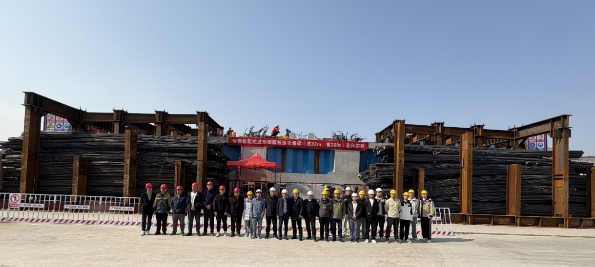 郑许高架装配式大悬臂波形钢腹板盖梁 首梁架设圆满成功