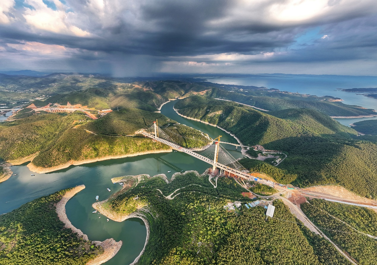 河南省最大跨徑斜拉橋——丹江小三峽特大橋成功合龍 河南省最大跨徑斜拉橋——丹江小三峽特大橋成功合龍